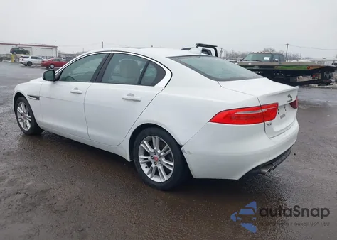 2017 Jaguar Xe 20D Premium z USA, uszkodzony, nr VIN SAJAJ4BN4HA956865